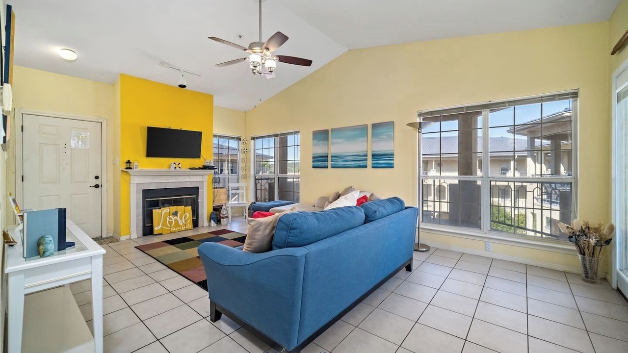Photo of Livingroom in Highland Lake Estates