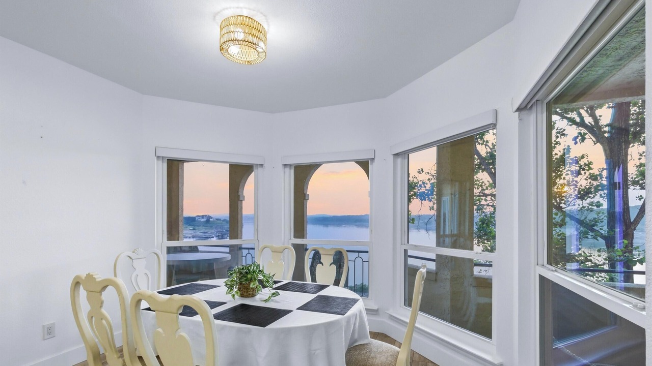 Photo of Livingroom in Highland Lake Estates