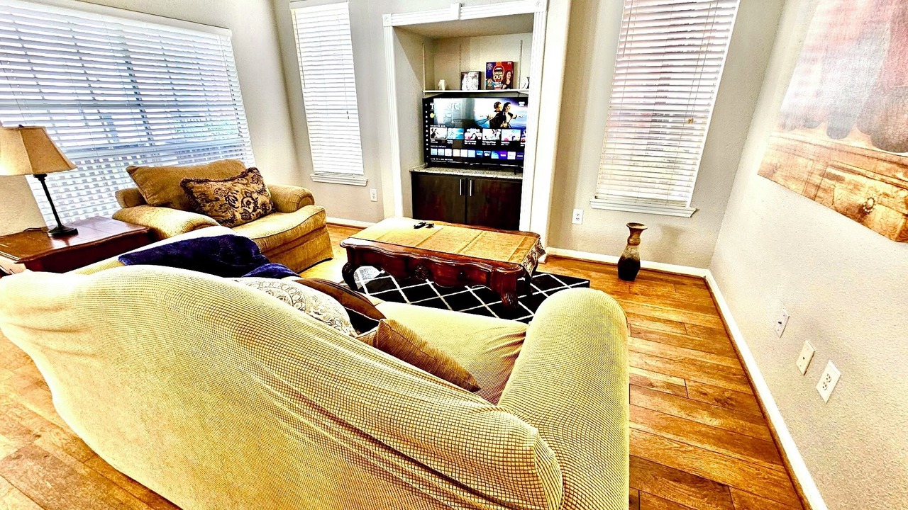 Photo of Livingroom in Woodlake - Briar Meadow