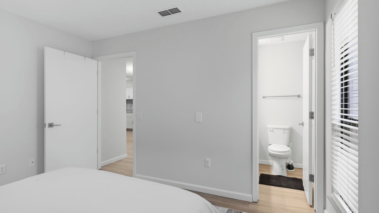 Photo of Bedroom in Hurstbourne Acres
