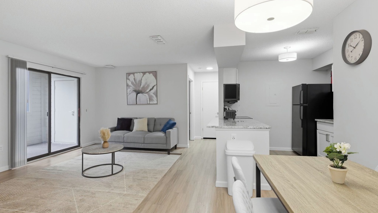 Photo of Livingroom in Hurstbourne Acres
