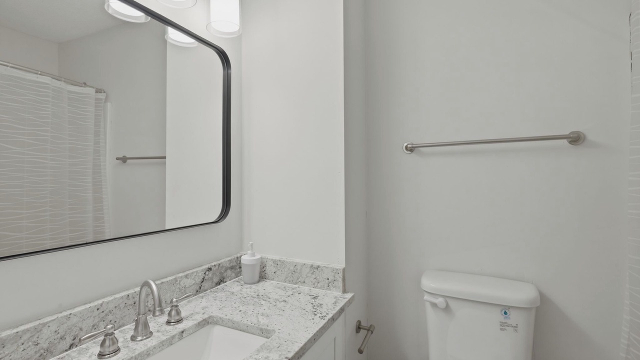 Photo of Bathroom in Hurstbourne Acres