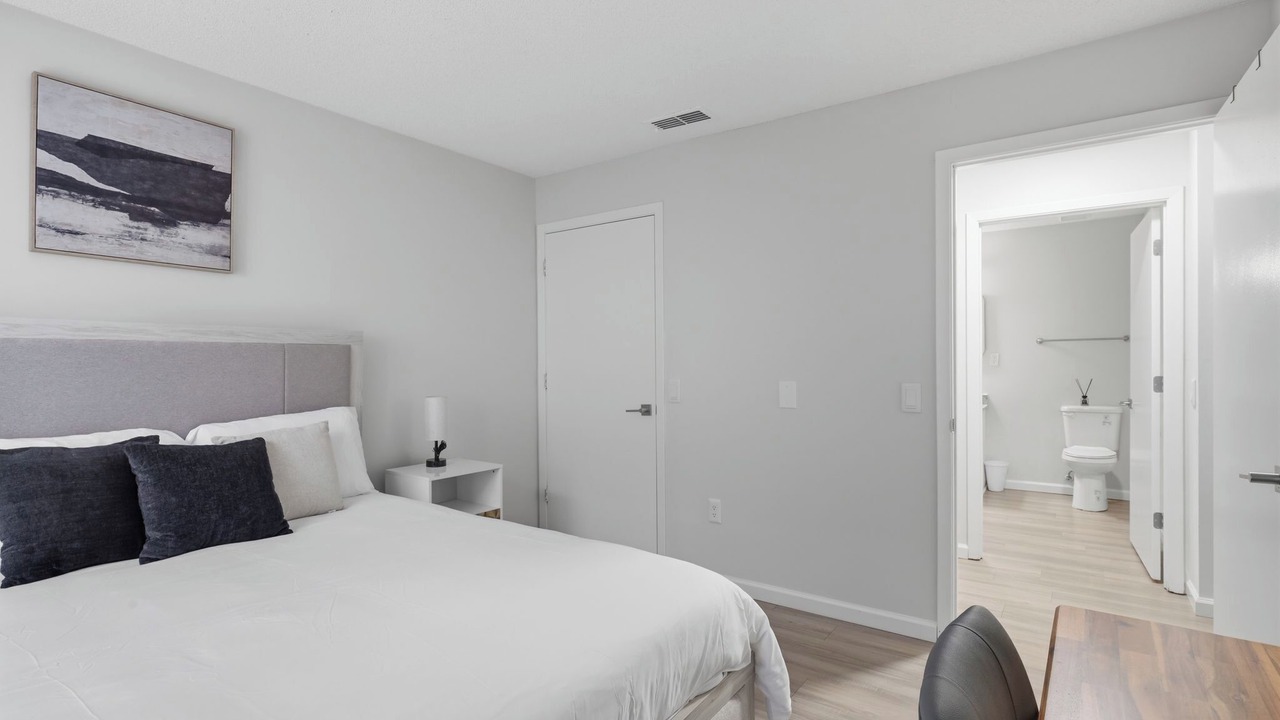 Photo of Bedroom in Hurstbourne Acres