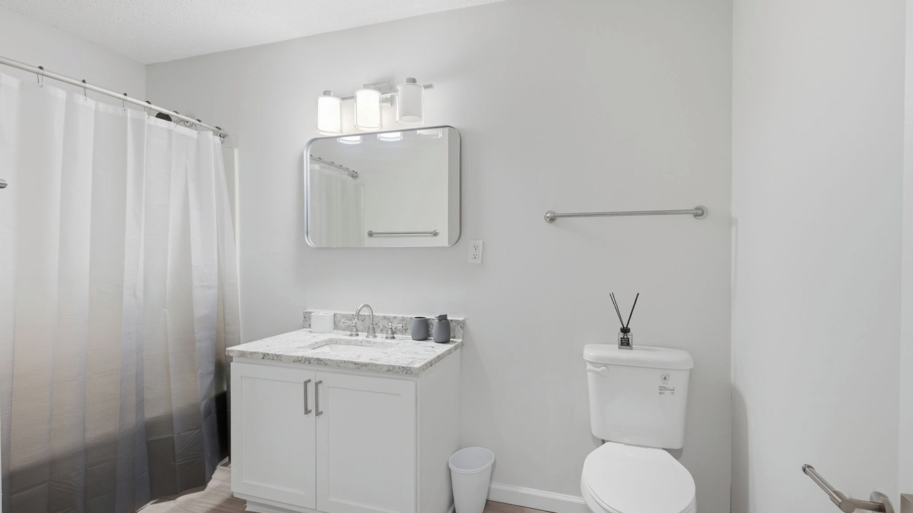 Photo of Bathroom in Hurstbourne Acres