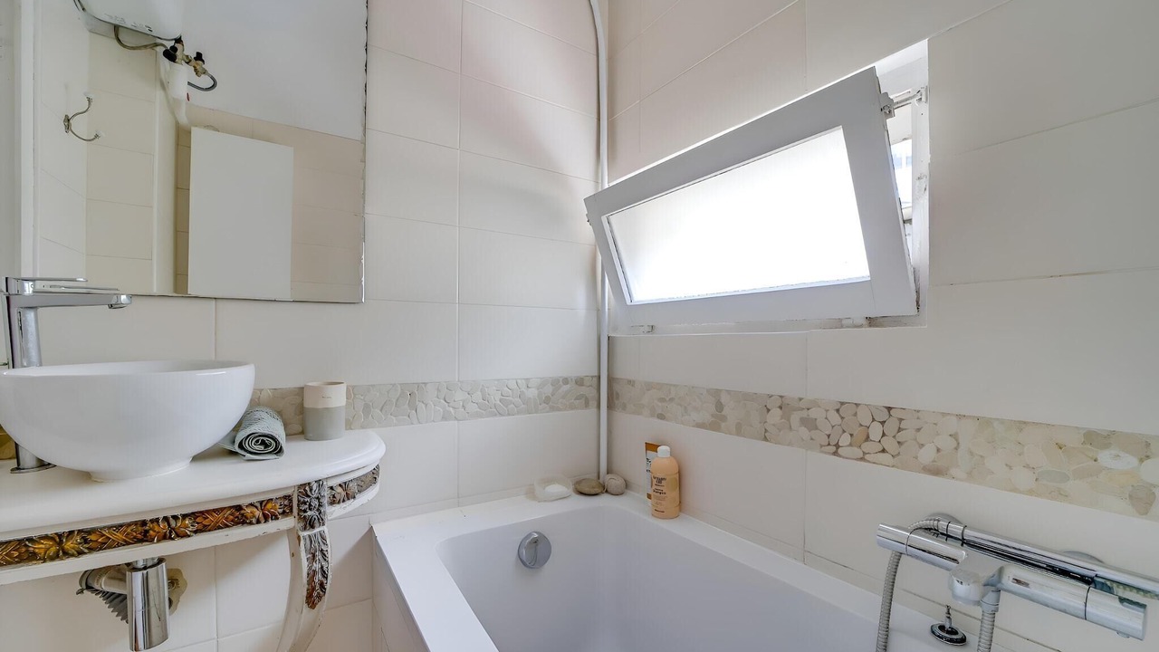 Photo of Bathroom in Saint-Ouen