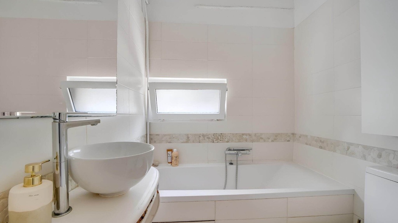 Photo of Bathroom in Saint-Ouen