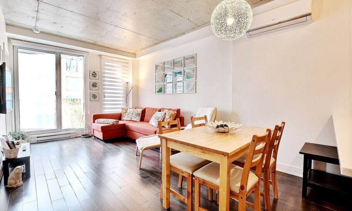 Photo of Livingroom in Shaughnessy Village