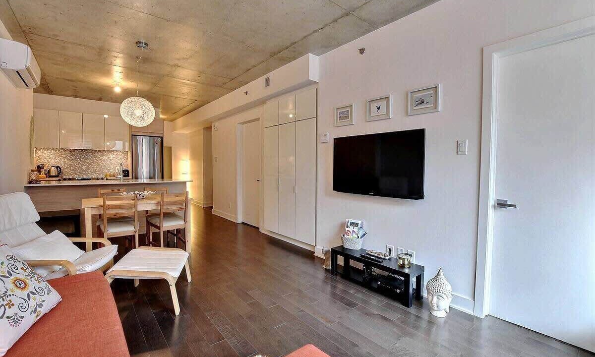 Photo of Livingroom in Shaughnessy Village