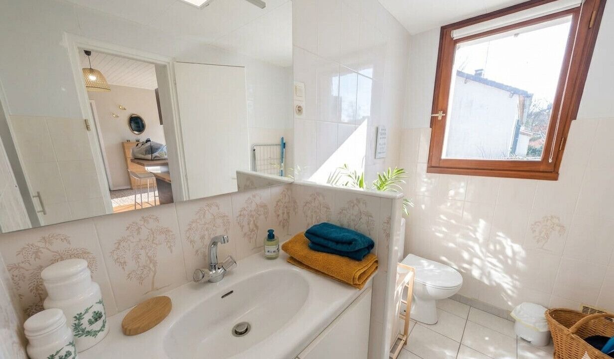 Photo of Bathroom in Saint-Vincent-sur-Jard