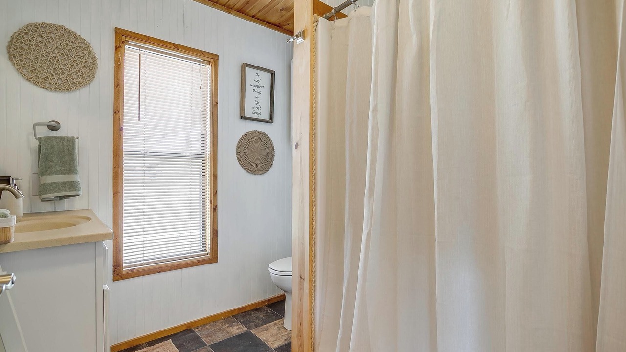 Photo of Bathroom in Paluxy