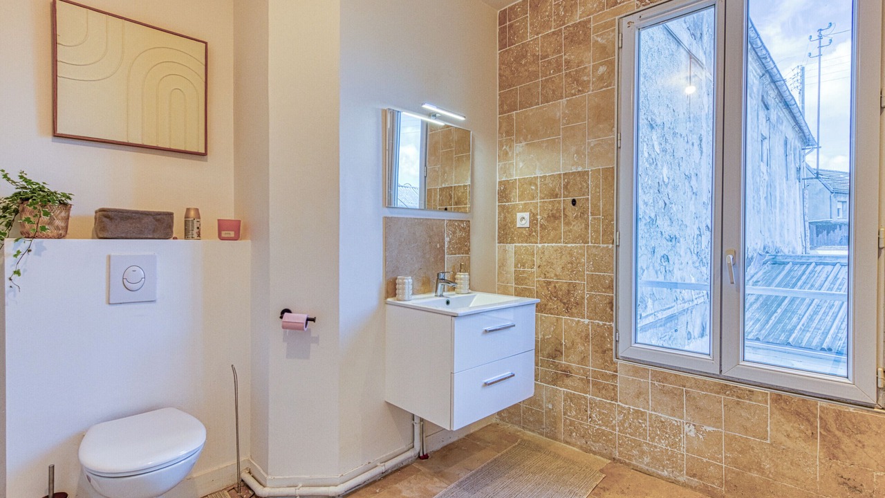 Photo of Bathroom in Les Mureaux