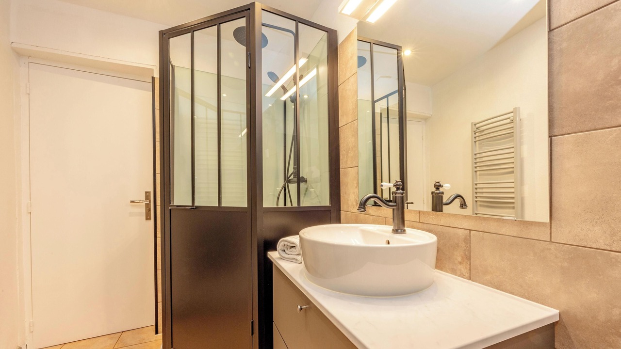Photo of Bathroom in Castelnau-de-Montmiral