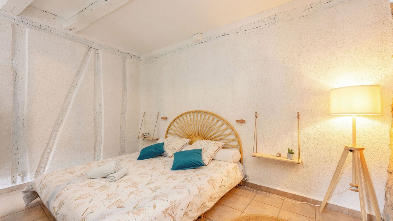 Photo of Bedroom in Castelnau-de-Montmiral