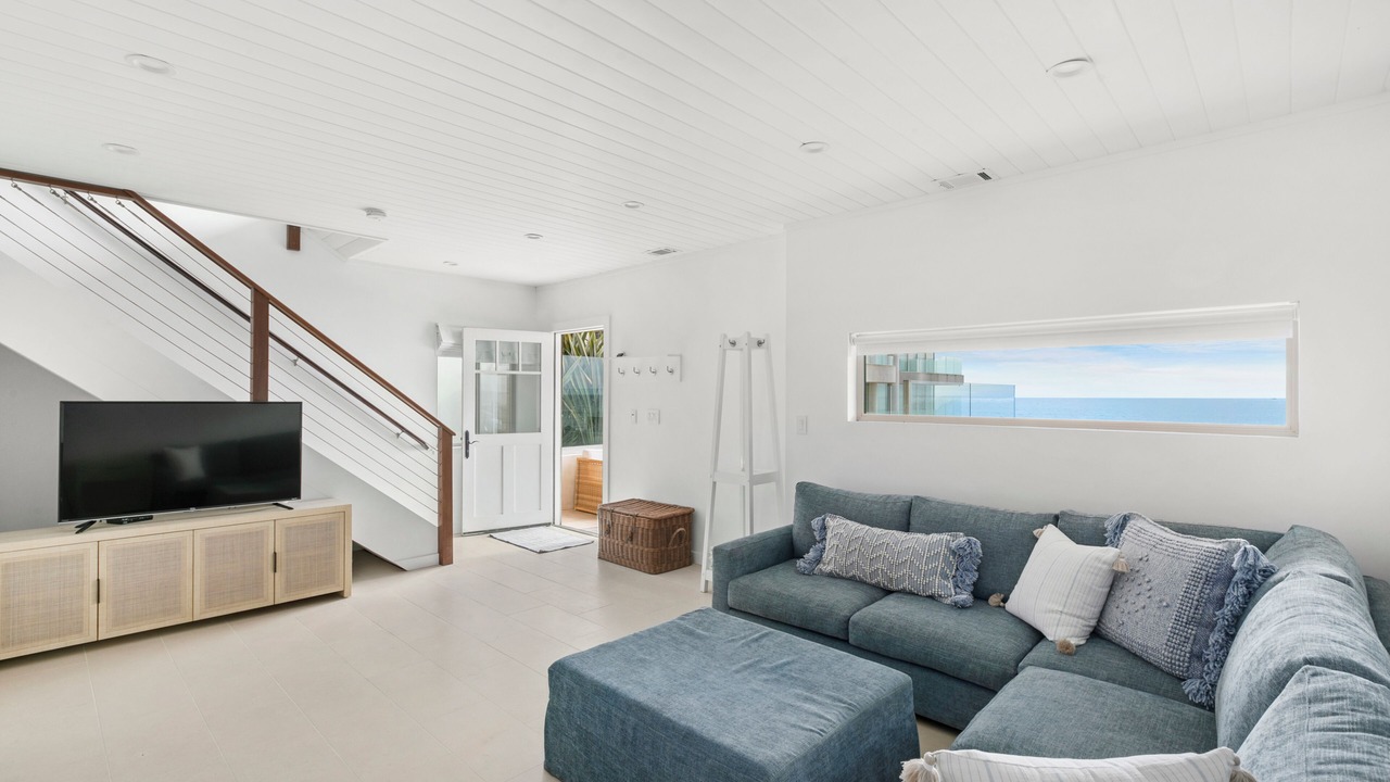 Photo of Livingroom in Western Malibu