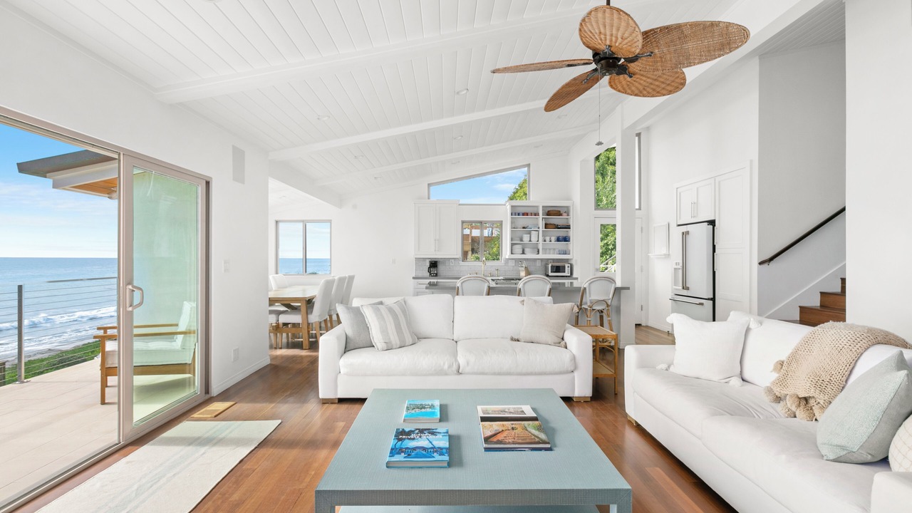 Photo of Livingroom in Western Malibu