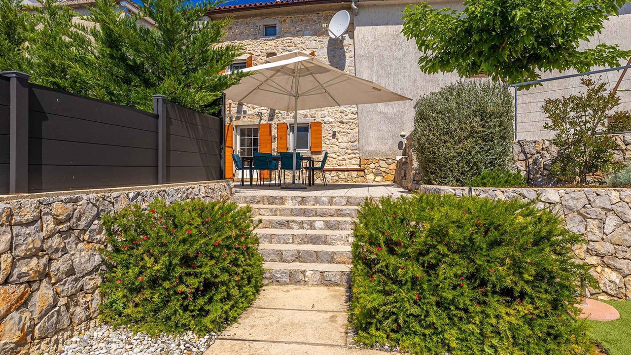 Photo of Patio Balcony in Brzac