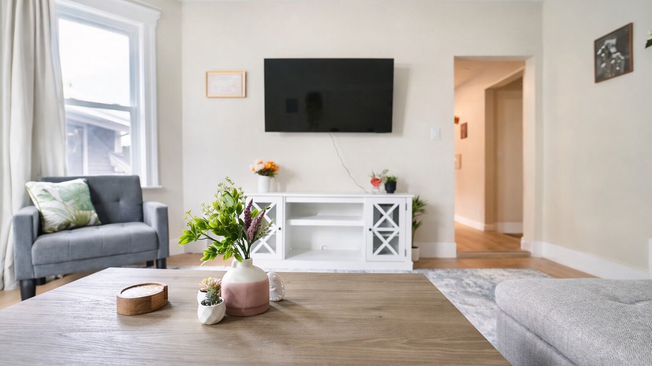 Photo of Livingroom in East Somerville