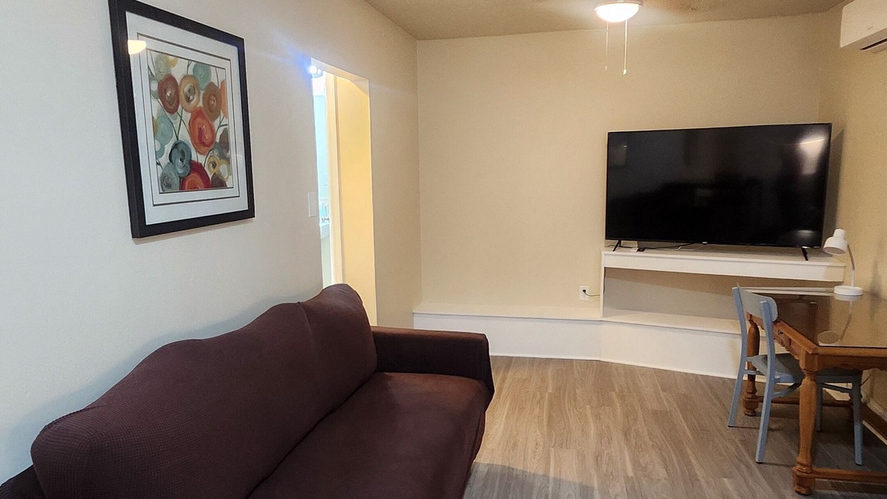 Photo of Livingroom in Village At Walnut Creek