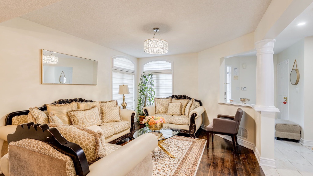 Photo of Livingroom in East Credit