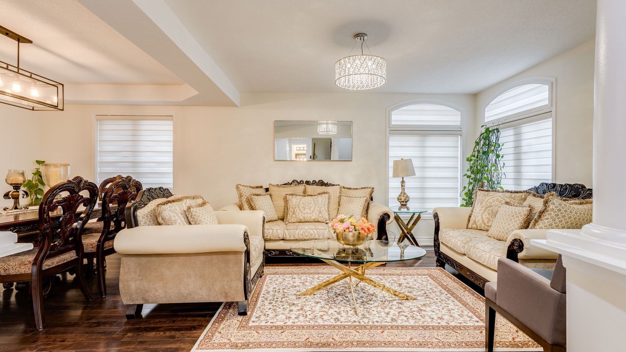 Photo of Livingroom in East Credit
