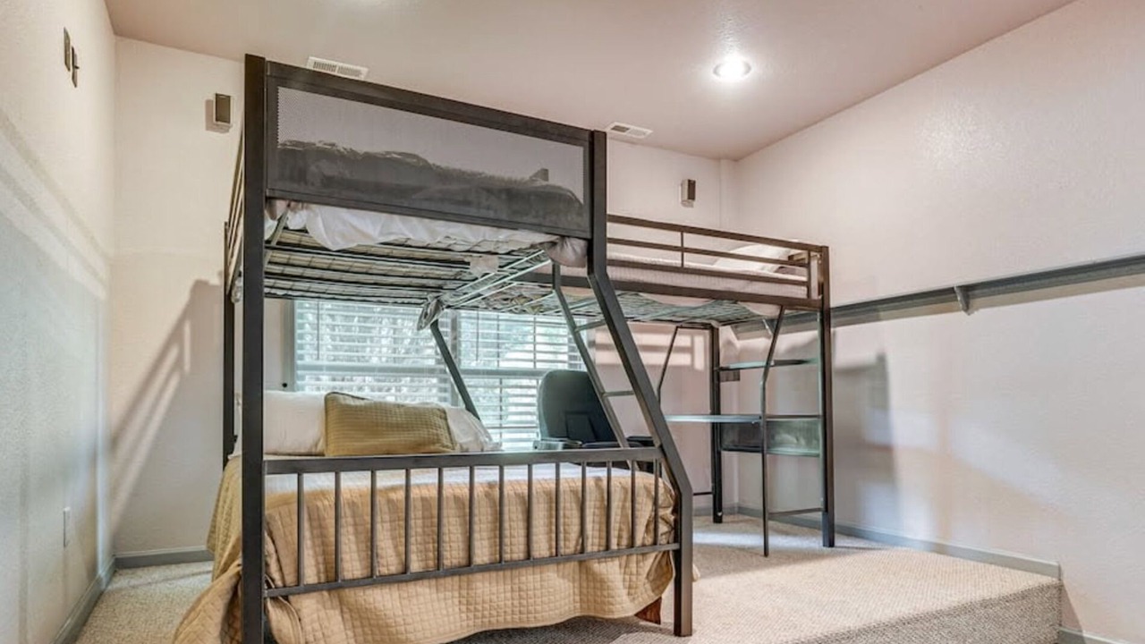 Photo of Bedroom in Hiawassee