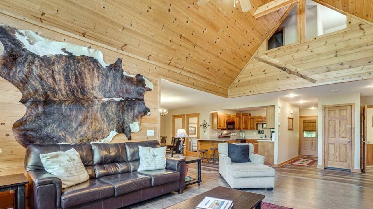 Photo of Livingroom in Hiawassee