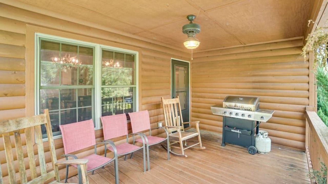 Photo of Patio Balcony in Hiawassee