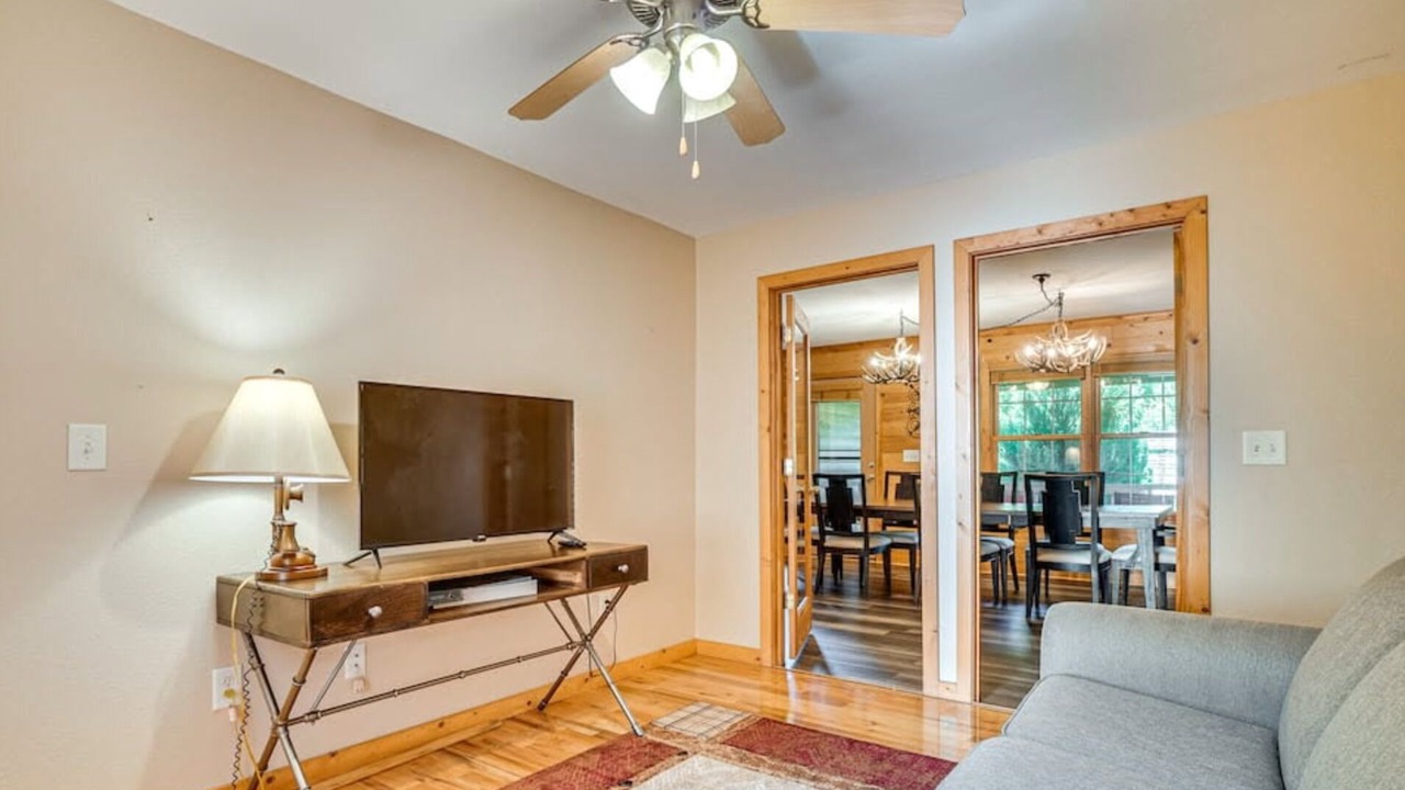 Photo of Livingroom in Hiawassee