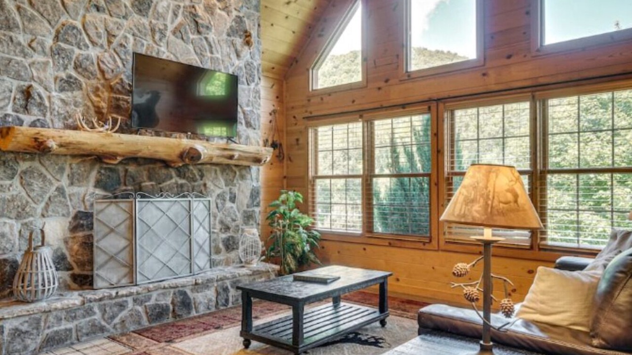 Photo of Livingroom in Hiawassee