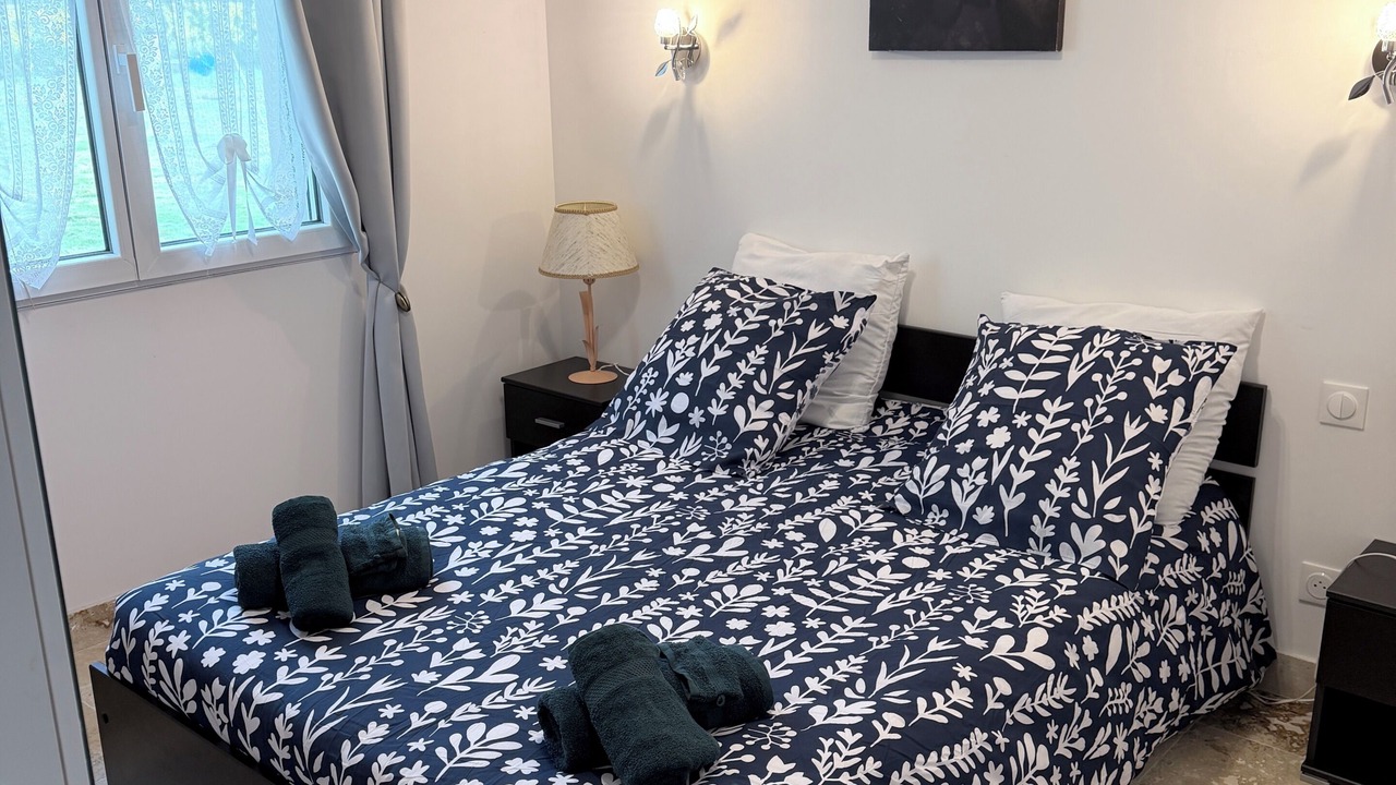 Photo of Bedroom in Saint-Porquier