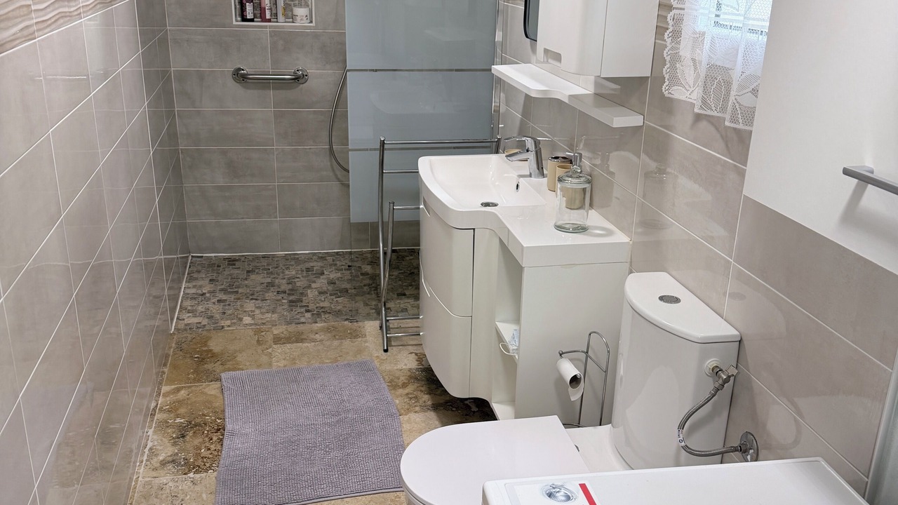Photo of Bathroom in Saint-Porquier