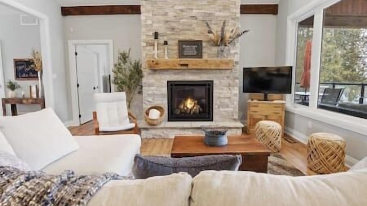 Photo of Livingroom in Fenelon Falls