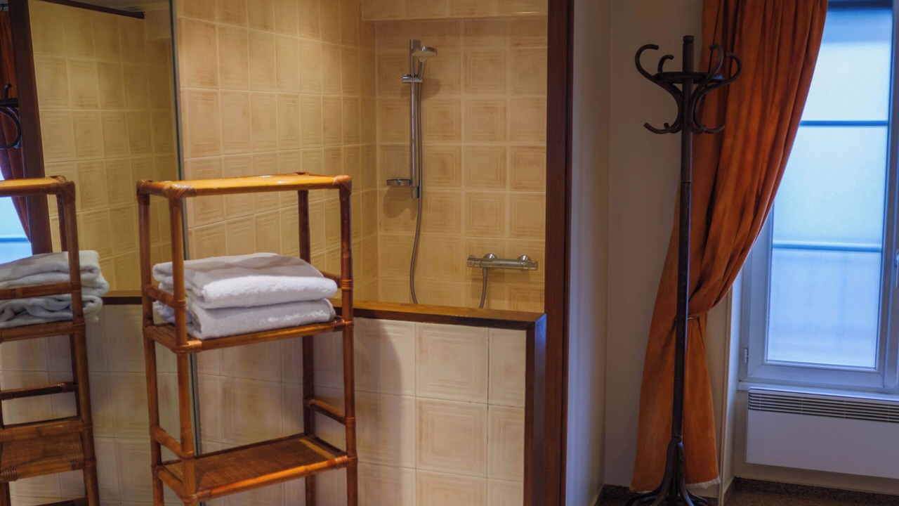 Photo of Bathroom in Genouilly