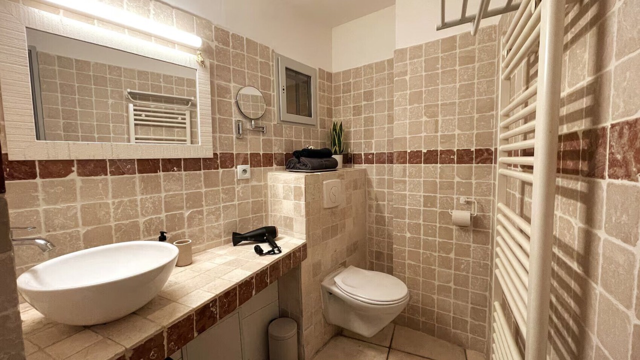 Photo of Bathroom in Nimes City Centre