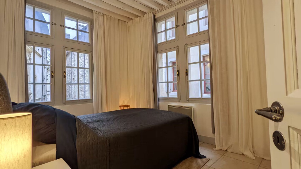 Photo of Bedroom in Nimes City Centre