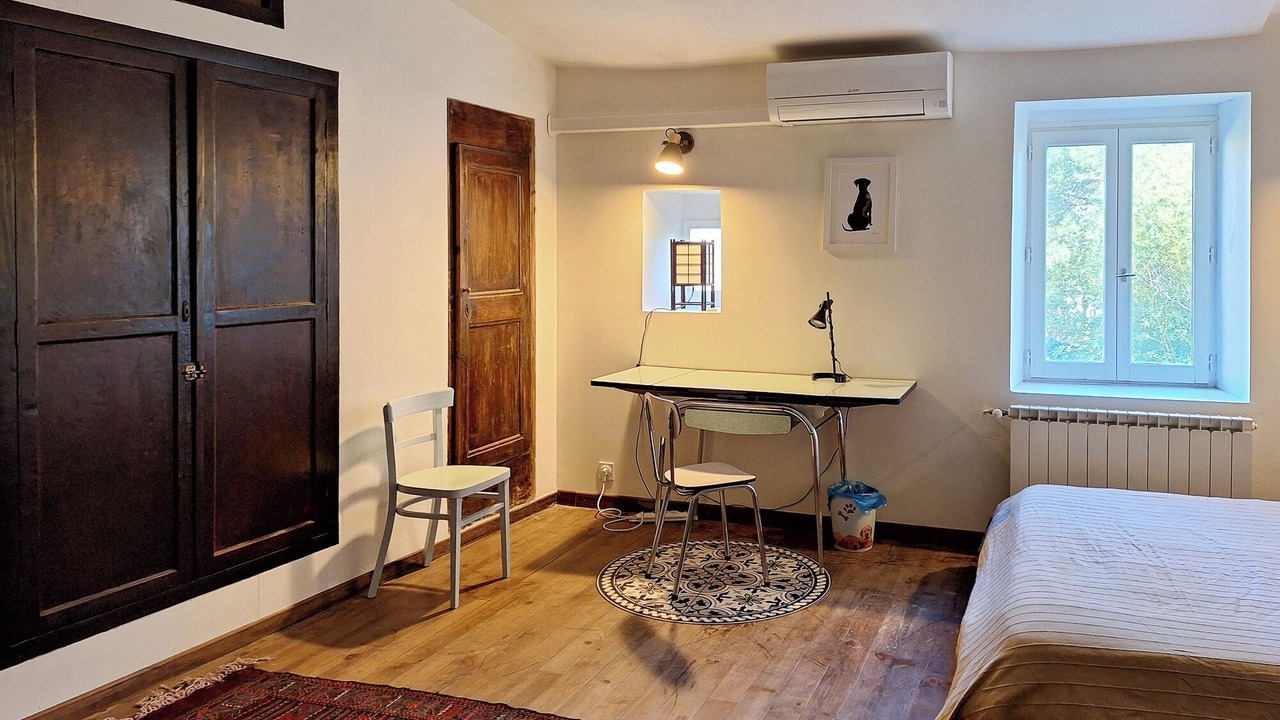 Photo of Bedroom in Claret