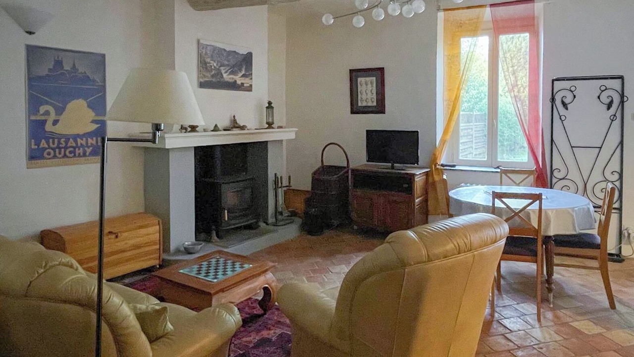 Photo of Livingroom in Claret