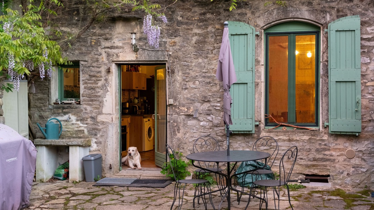 Photo of Outdoor in Claret