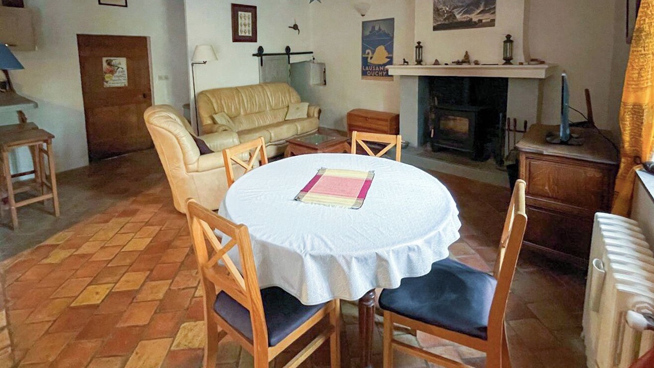 Photo of Livingroom in Claret