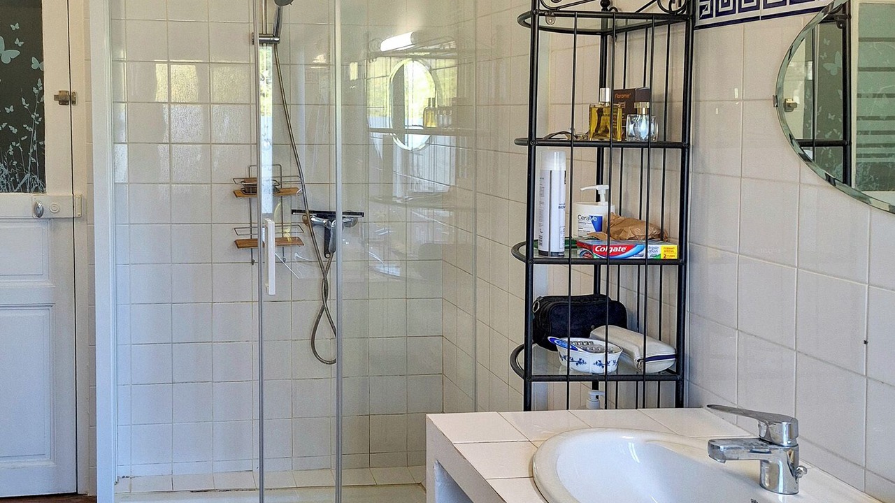 Photo of Bathroom in Claret