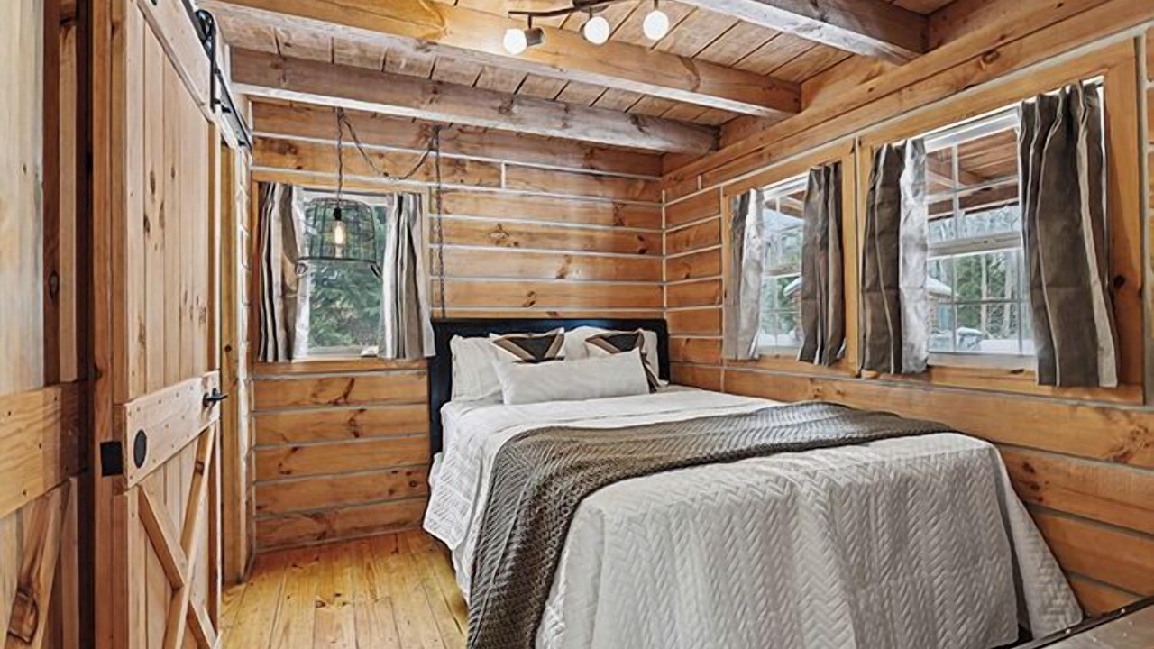 Photo of Bedroom in Harbert