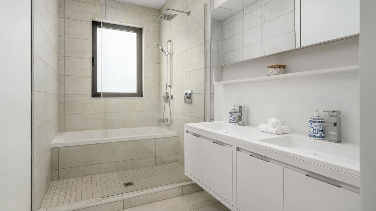 Photo of Bathroom in Laval