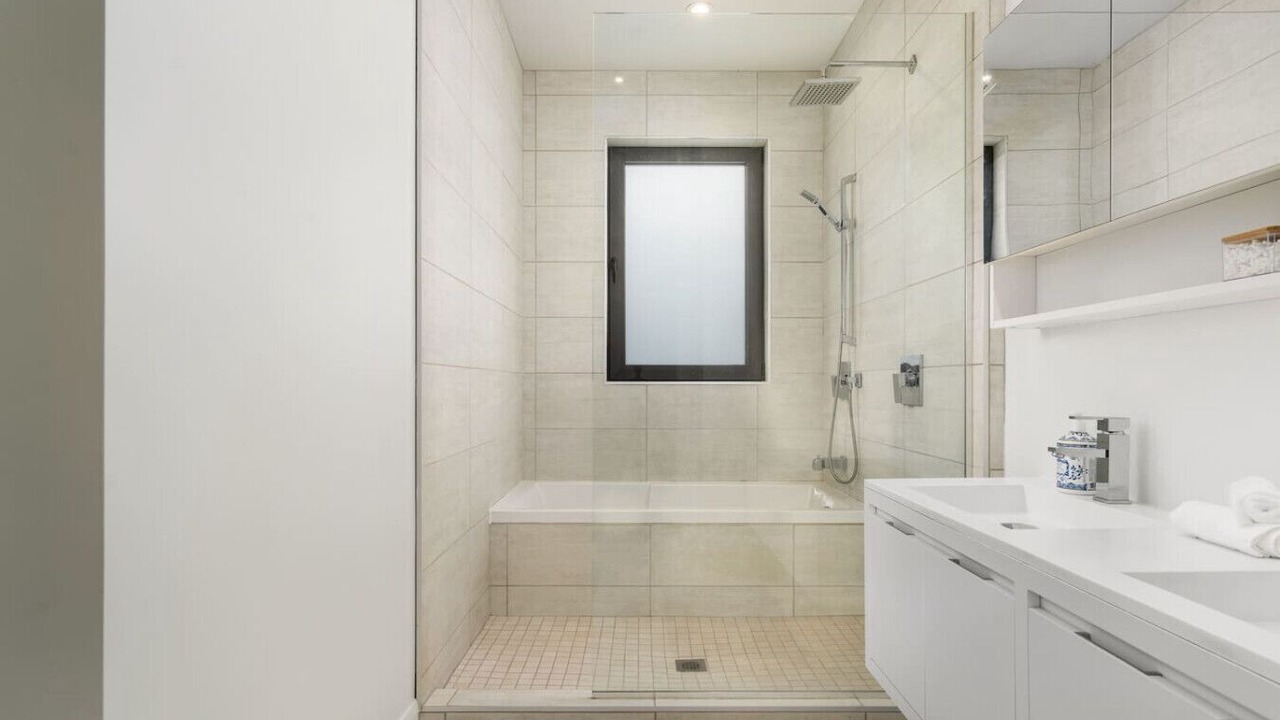 Photo of Bathroom in Laval