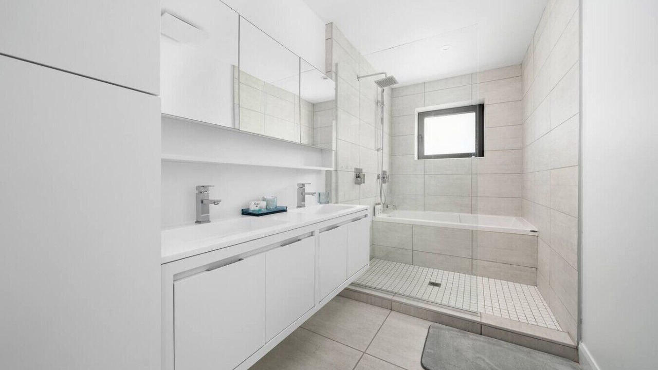 Photo of Bathroom in Laval
