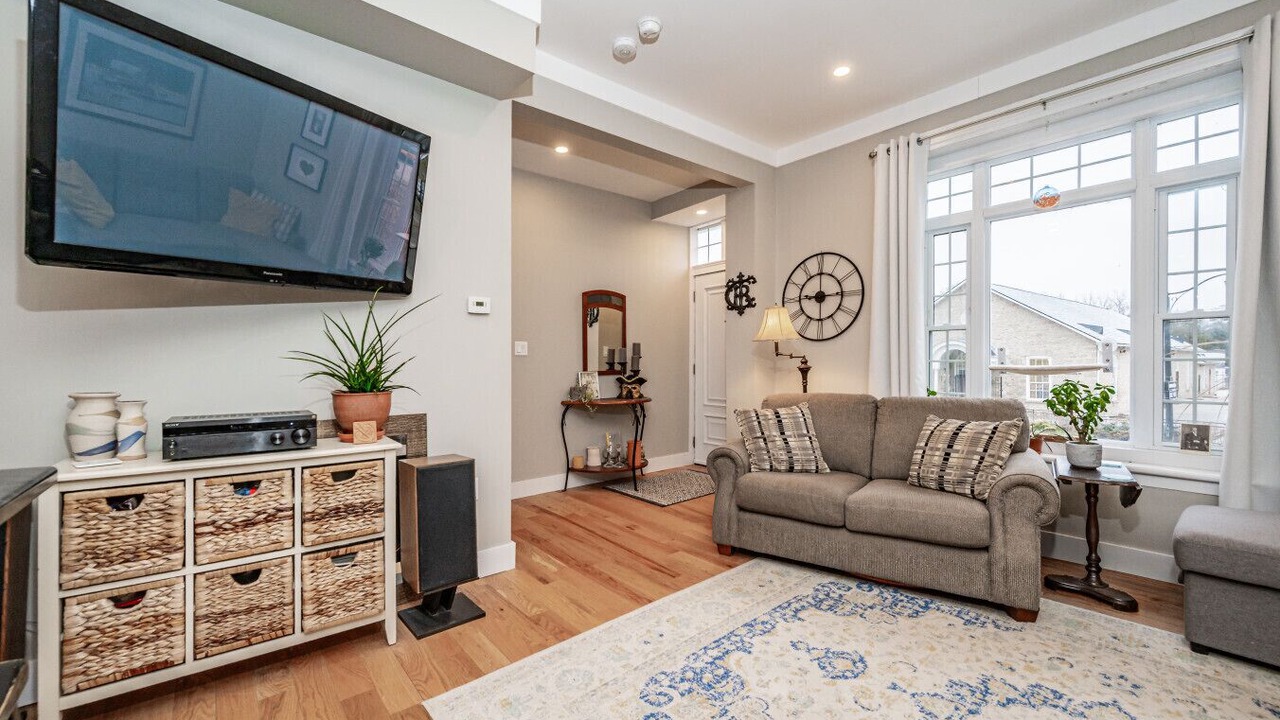 Photo of Livingroom in Elora