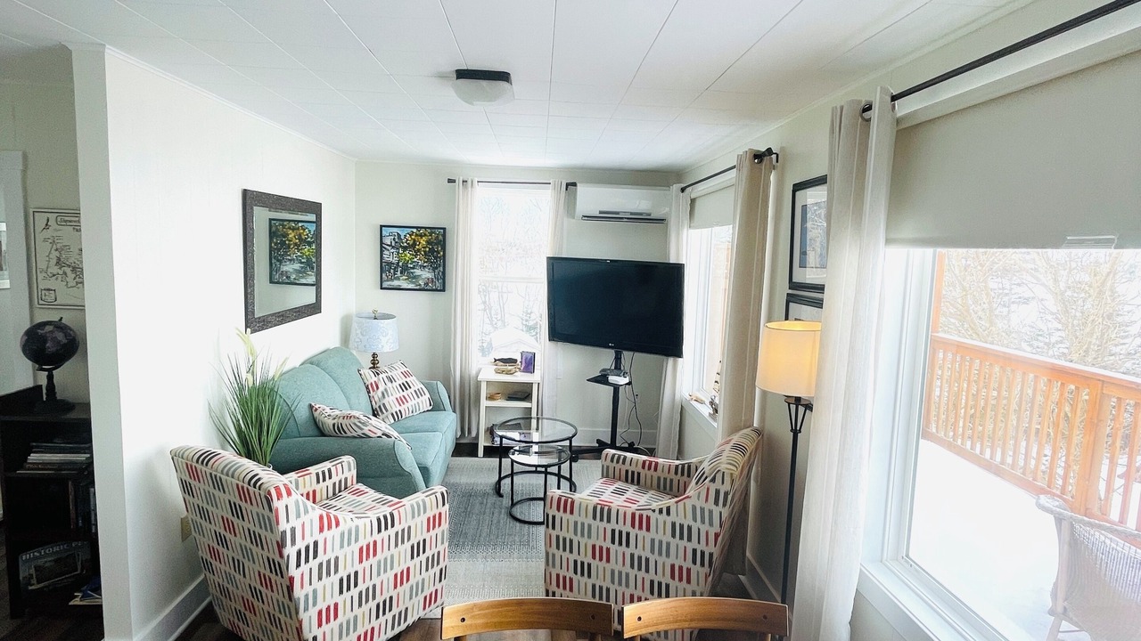 Photo of Livingroom in Bayview