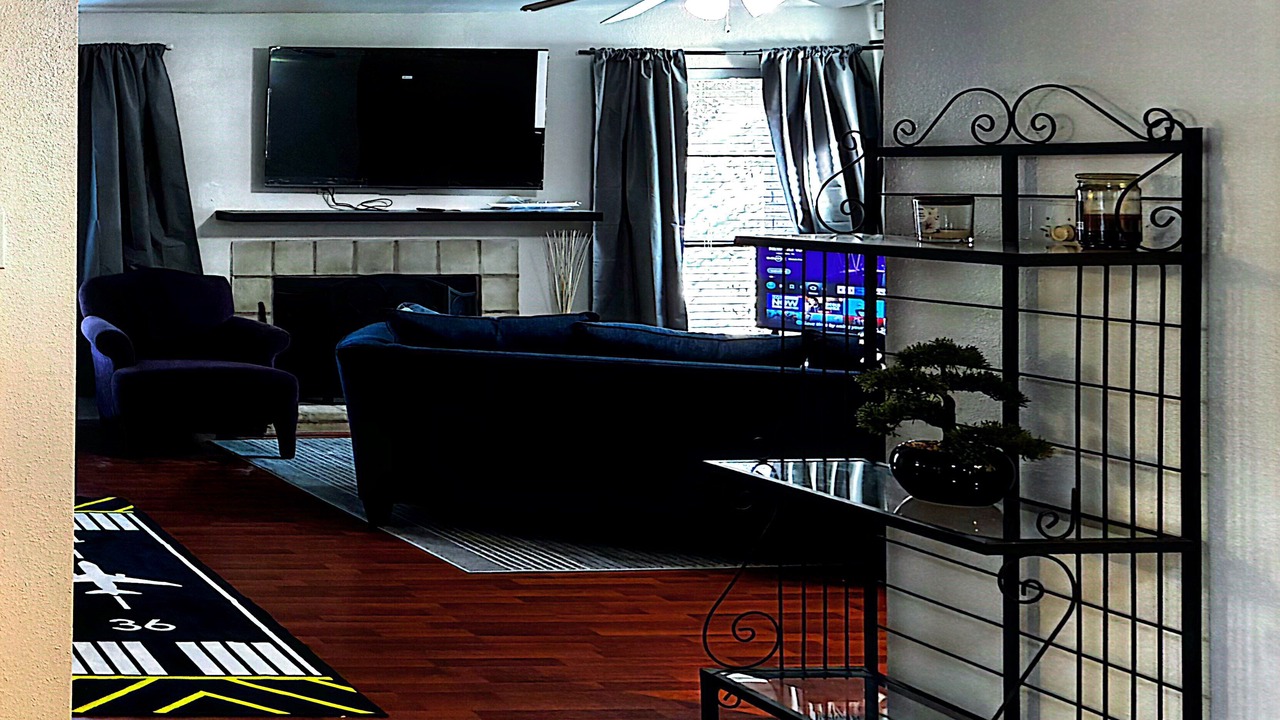 Photo of Livingroom in Astrodome