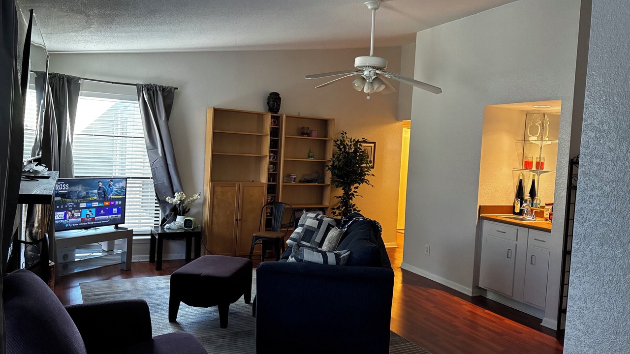 Photo of Livingroom in Astrodome