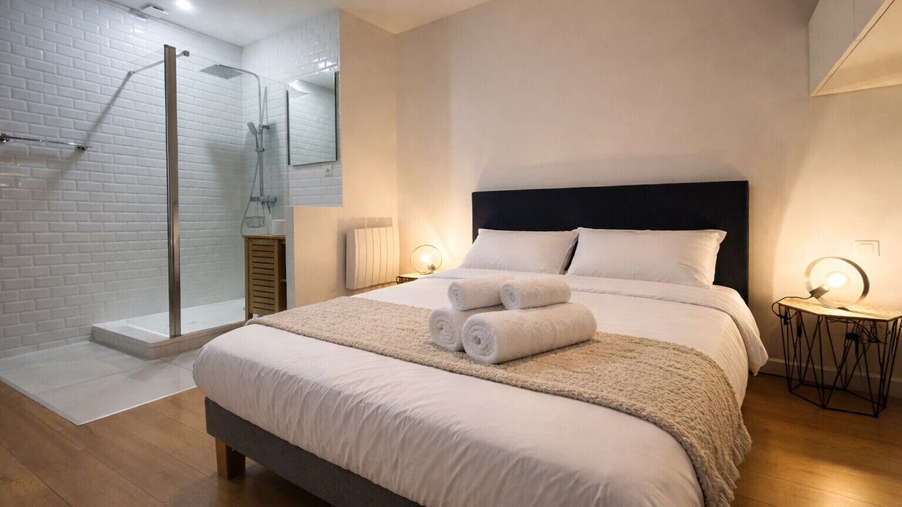 Photo of Bedroom in Downtown Angers