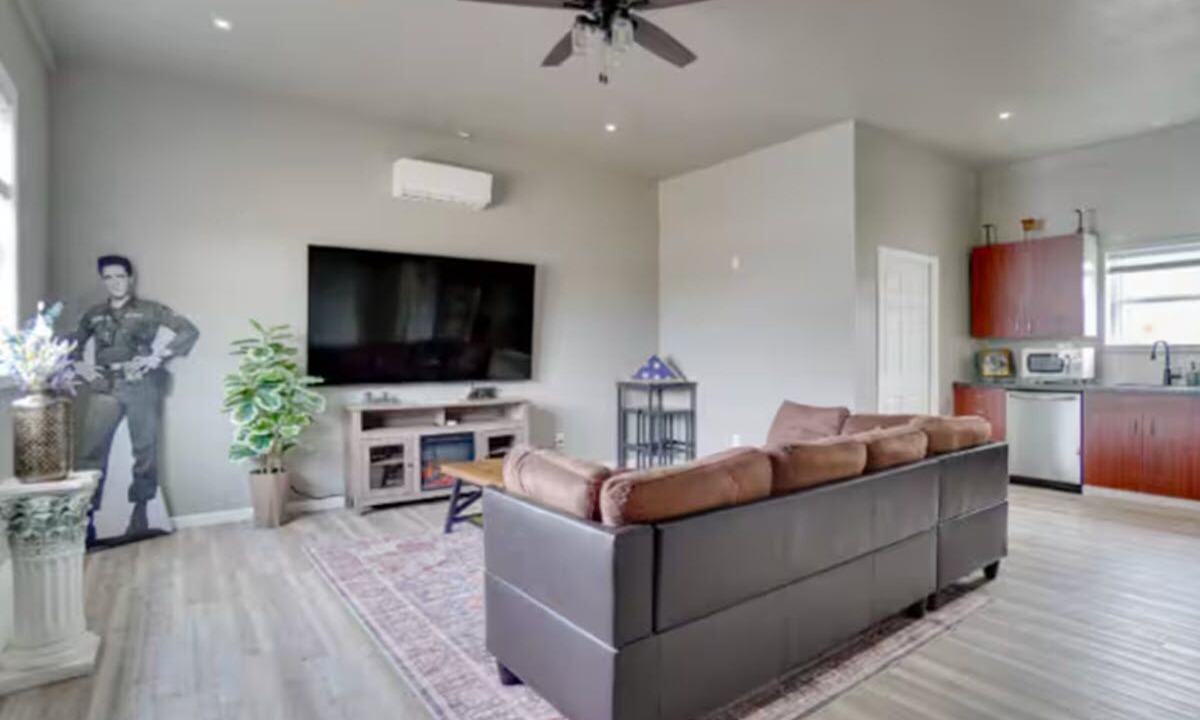 Photo of Livingroom in Uniontown